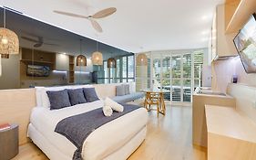 Landmark Resort Renovated Beach Apartment